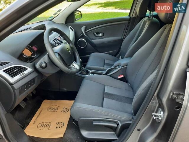 Серый Рено Меган, объемом двигателя 1.6 л и пробегом 194 тыс. км за 8100 $, фото 40 на Automoto.ua