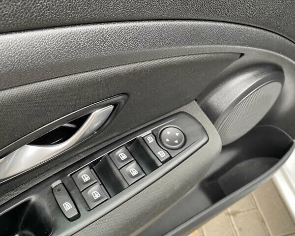 Серый Рено Меган, объемом двигателя 1.5 л и пробегом 277 тыс. км за 6999 $, фото 25 на Automoto.ua