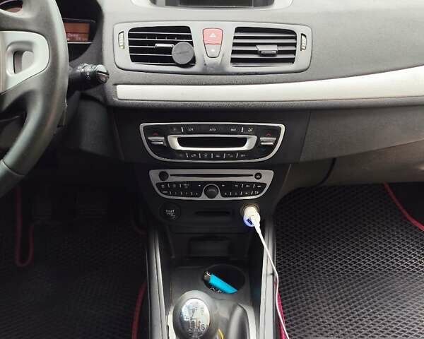 Серый Рено Меган, объемом двигателя 1.87 л и пробегом 249 тыс. км за 7100 $, фото 14 на Automoto.ua