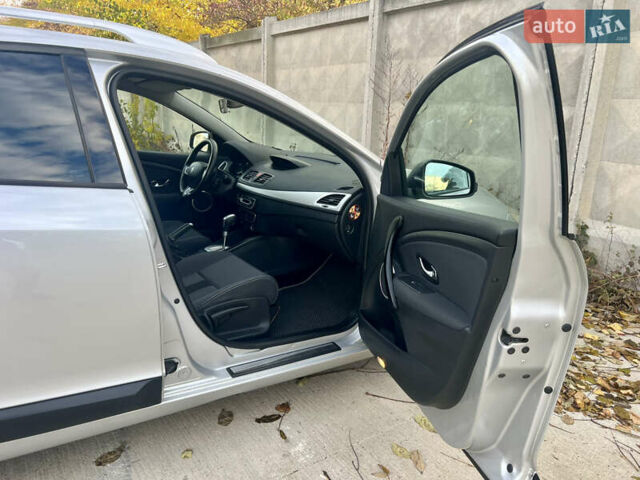 Серый Рено Меган, объемом двигателя 1.46 л и пробегом 274 тыс. км за 6300 $, фото 32 на Automoto.ua