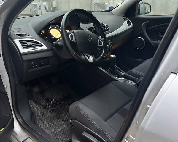 Серый Рено Меган, объемом двигателя 1.9 л и пробегом 213 тыс. км за 7700 $, фото 42 на Automoto.ua