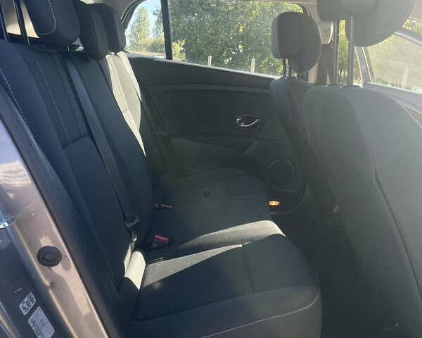 Сірий Рено Меган, об'ємом двигуна 1.5 л та пробігом 184 тис. км за 7100 $, фото 18 на Automoto.ua