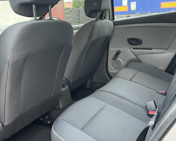 Серый Рено Меган, объемом двигателя 1.6 л и пробегом 107 тыс. км за 7800 $, фото 23 на Automoto.ua