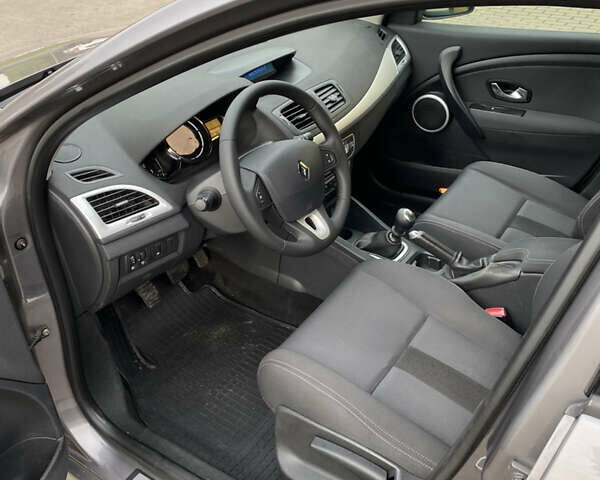 Серый Рено Меган, объемом двигателя 1.9 л и пробегом 285 тыс. км за 7300 $, фото 28 на Automoto.ua