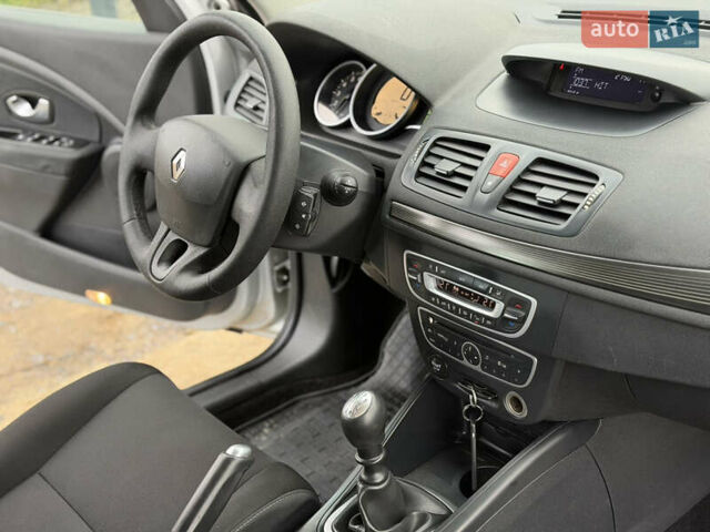 Серый Рено Меган, объемом двигателя 1.6 л и пробегом 177 тыс. км за 7250 $, фото 13 на Automoto.ua