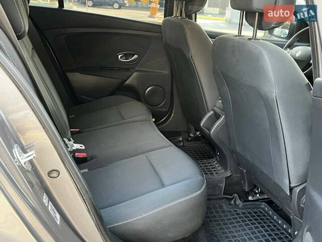 Рено Меган 2011 у Дніпро (Дніпропетровську) на Automoto.ua Сірий Рено Меган, об'ємом двигуна 1.46 л та пробігом 237 тис. км за 7500 $, фото 10 на Automoto.ua
