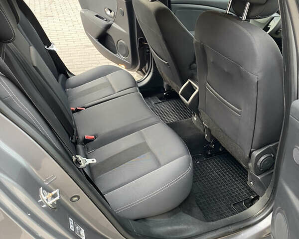 Серый Рено Меган, объемом двигателя 1.9 л и пробегом 285 тыс. км за 7300 $, фото 17 на Automoto.ua