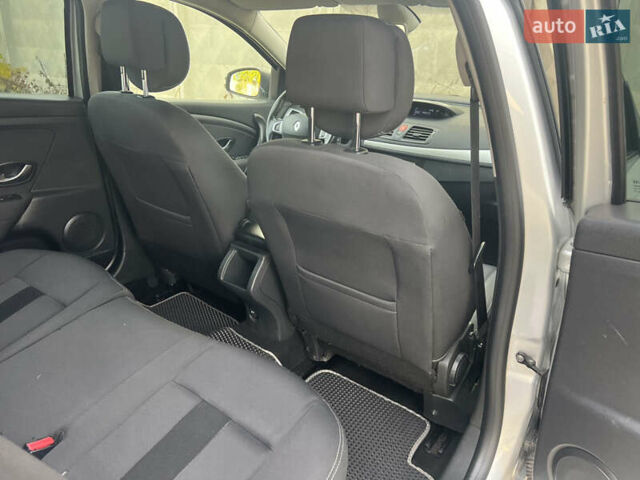 Серый Рено Меган, объемом двигателя 1.46 л и пробегом 274 тыс. км за 6300 $, фото 41 на Automoto.ua