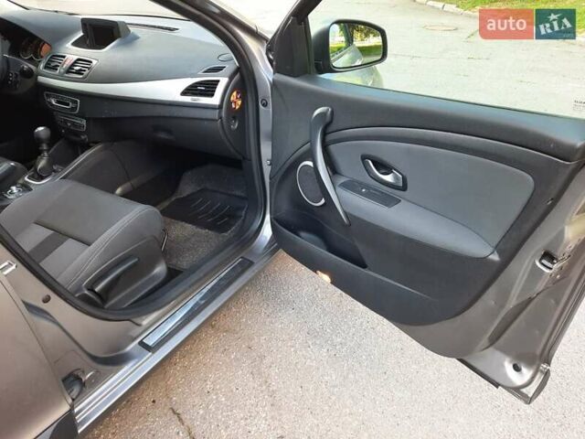 Серый Рено Меган, объемом двигателя 1.6 л и пробегом 194 тыс. км за 8100 $, фото 104 на Automoto.ua