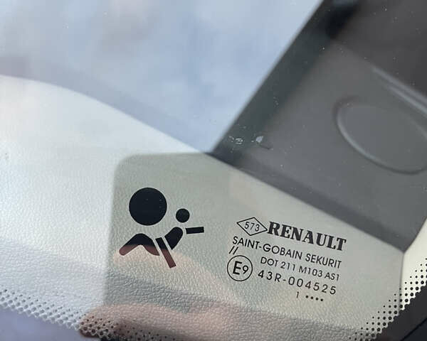 Серый Рено Меган, объемом двигателя 1.6 л и пробегом 107 тыс. км за 7800 $, фото 30 на Automoto.ua