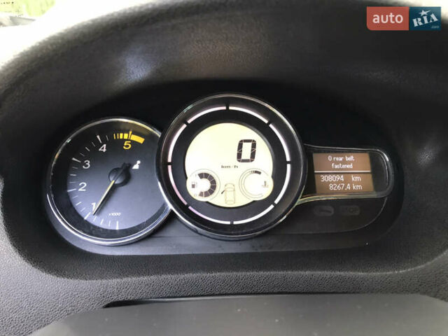 Рено Меган 2011 в Любаре на Automoto.ua Серый Рено Меган, объемом двигателя 1.46 л и пробегом 308 тыс. км за 6800 $, фото 37 на Automoto.ua