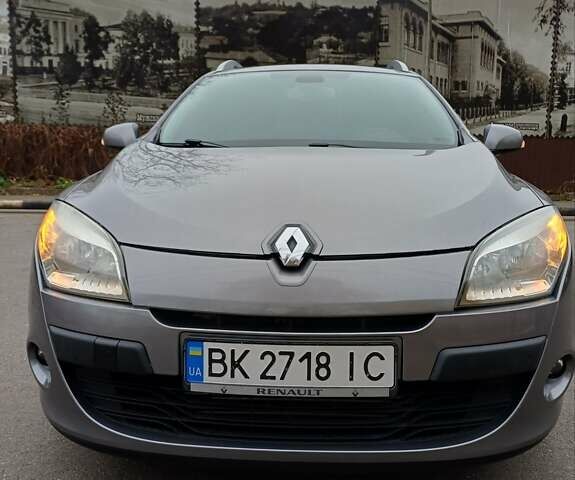 Серый Рено Меган, объемом двигателя 1.5 л и пробегом 285 тыс. км за 7000 $, фото 1 на Automoto.ua