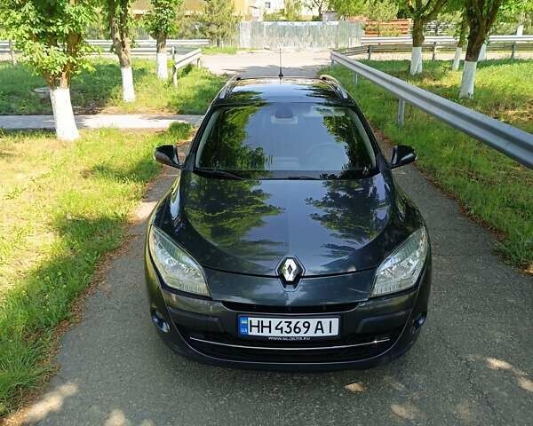 Серый Рено Меган, объемом двигателя 1.46 л и пробегом 300 тыс. км за 7699 $, фото 12 на Automoto.ua