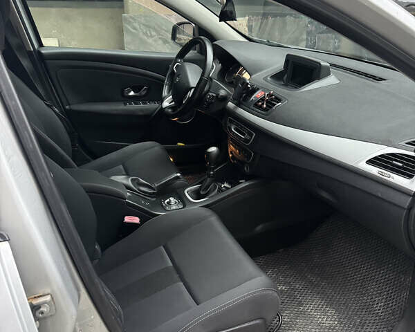 Серый Рено Меган, объемом двигателя 1.9 л и пробегом 213 тыс. км за 7700 $, фото 21 на Automoto.ua