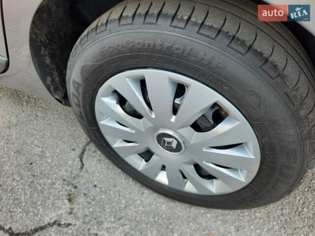 Серый Рено Меган, объемом двигателя 1.6 л и пробегом 194 тыс. км за 8100 $, фото 81 на Automoto.ua