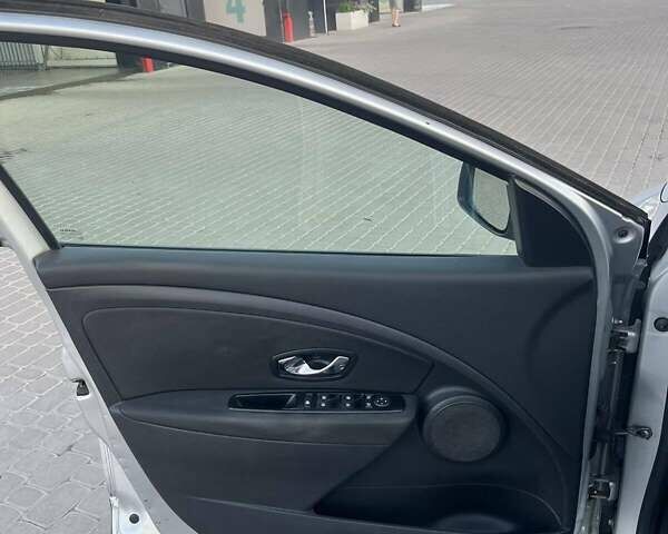 Сірий Рено Меган, об'ємом двигуна 1.46 л та пробігом 347 тис. км за 6900 $, фото 13 на Automoto.ua