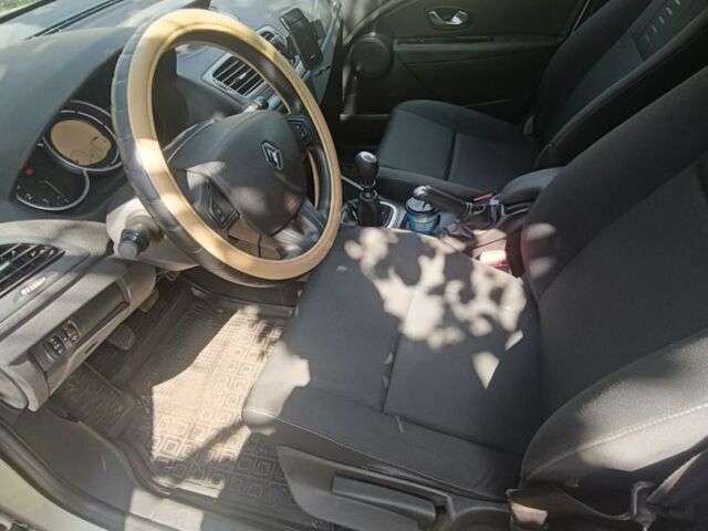 Серый Рено Меган, объемом двигателя 1.5 л и пробегом 297 тыс. км за 7000 $, фото 1 на Automoto.ua