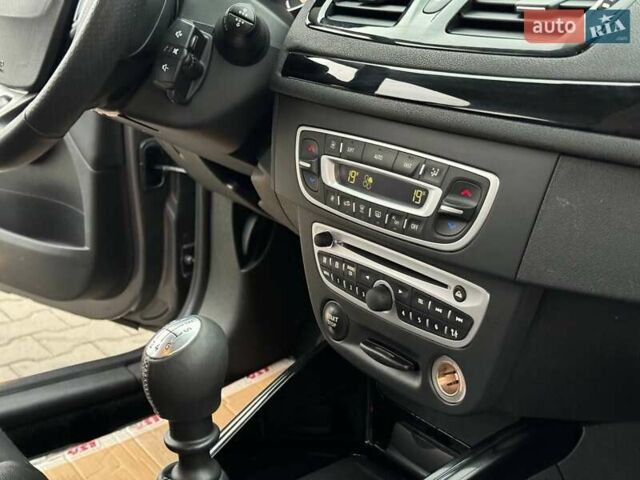 Сірий Рено Меган, об'ємом двигуна 1.4 л та пробігом 216 тис. км за 7700 $, фото 41 на Automoto.ua