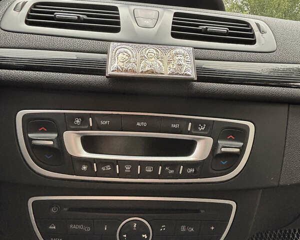 Рено Меган 2011 у Мироновке на Automoto.ua Сірий Рено Меган, об'ємом двигуна 1.46 л та пробігом 316 тис. км за 6600 $, фото 10 на Automoto.ua