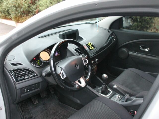 Сірий Рено Меган, об'ємом двигуна 1.5 л та пробігом 270 тис. км за 7200 $, фото 13 на Automoto.ua