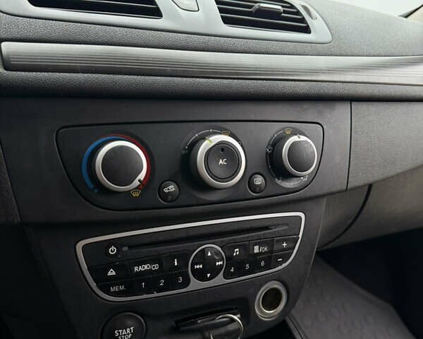 Сірий Рено Меган, об'ємом двигуна 1.6 л та пробігом 182 тис. км за 6699 $, фото 39 на Automoto.ua