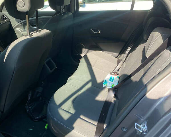 Серый Рено Меган, объемом двигателя 1.5 л и пробегом 151 тыс. км за 7800 $, фото 12 на Automoto.ua