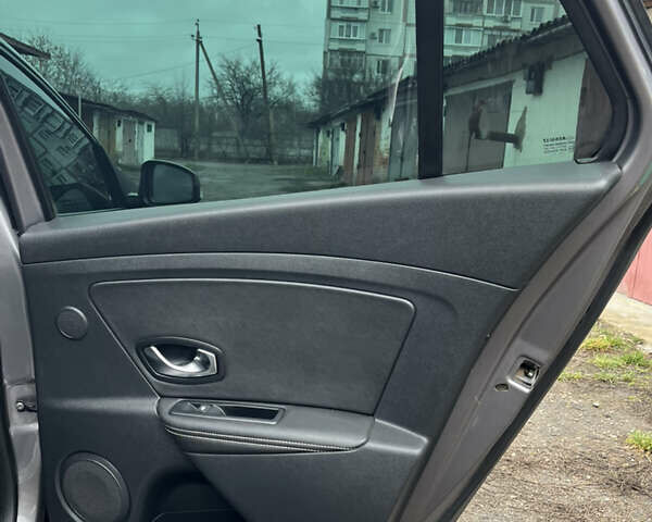 Сірий Рено Меган, об'ємом двигуна 1.46 л та пробігом 237 тис. км за 6550 $, фото 57 на Automoto.ua