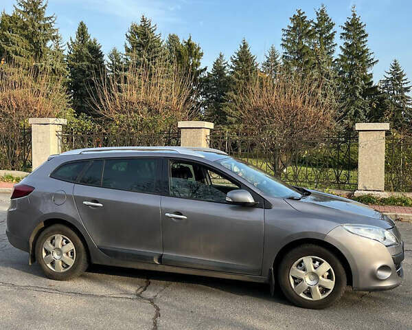 Серый Рено Меган, объемом двигателя 1.46 л и пробегом 203 тыс. км за 7400 $, фото 2 на Automoto.ua