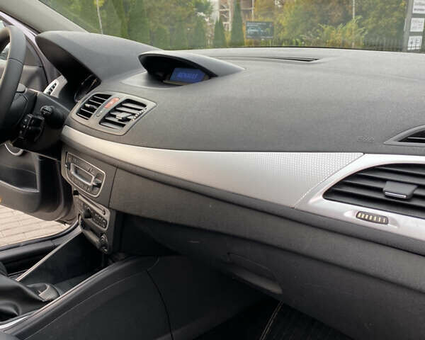 Серый Рено Меган, объемом двигателя 1.9 л и пробегом 285 тыс. км за 7300 $, фото 21 на Automoto.ua