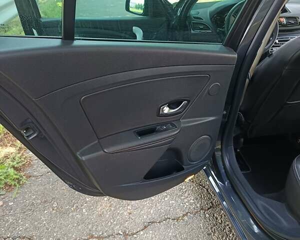 Серый Рено Меган, объемом двигателя 1.46 л и пробегом 300 тыс. км за 7699 $, фото 27 на Automoto.ua