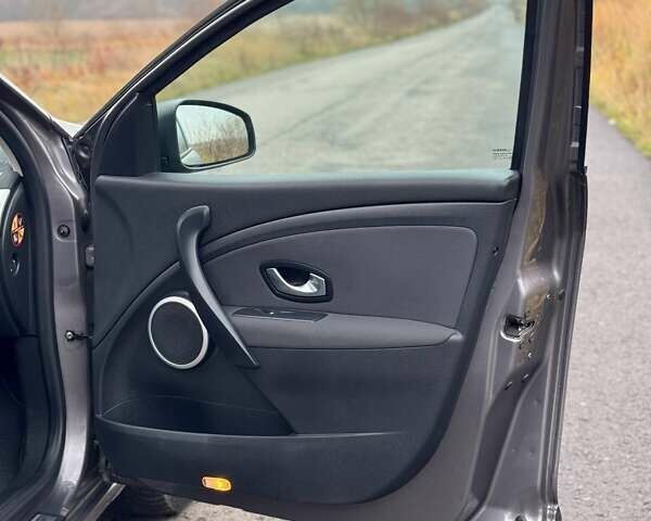 Сірий Рено Меган, об'ємом двигуна 1.46 л та пробігом 270 тис. км за 7800 $, фото 20 на Automoto.ua