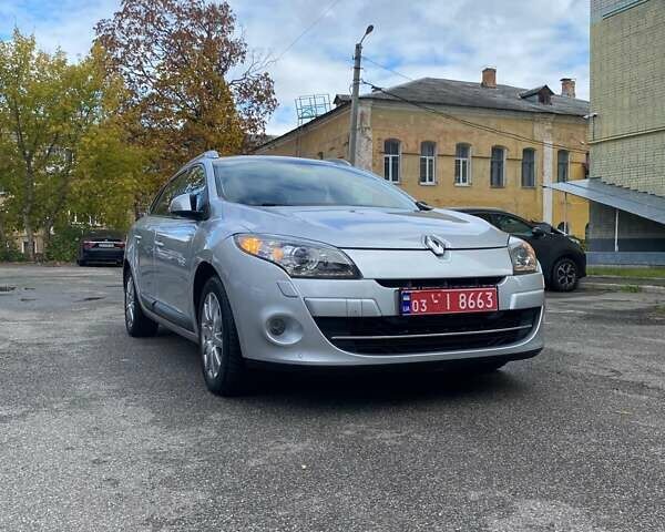 Сірий Рено Меган, об'ємом двигуна 2 л та пробігом 260 тис. км за 9899 $, фото 2 на Automoto.ua