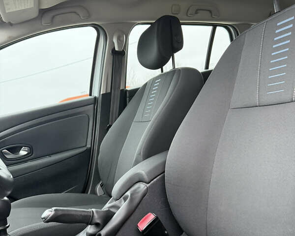 Сірий Рено Меган, об'ємом двигуна 1.6 л та пробігом 182 тис. км за 6699 $, фото 24 на Automoto.ua