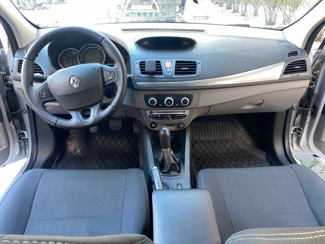 Серый Рено Меган, объемом двигателя 1.5 л и пробегом 260 тыс. км за 6999 $, фото 13 на Automoto.ua