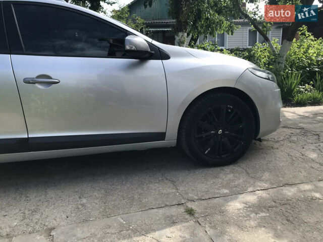 Рено Меган 2011 в Любаре на Automoto.ua Серый Рено Меган, объемом двигателя 1.46 л и пробегом 308 тыс. км за 6800 $, фото 10 на Automoto.ua