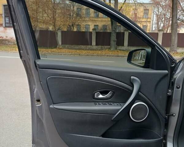 Серый Рено Меган, объемом двигателя 1.5 л и пробегом 285 тыс. км за 7000 $, фото 13 на Automoto.ua