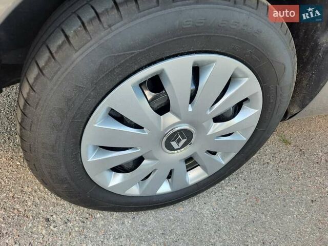 Серый Рено Меган, объемом двигателя 1.6 л и пробегом 194 тыс. км за 8100 $, фото 97 на Automoto.ua