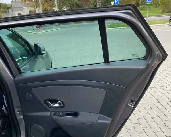 Серый Рено Меган, объемом двигателя 1.9 л и пробегом 285 тыс. км за 7300 $, фото 16 на Automoto.ua