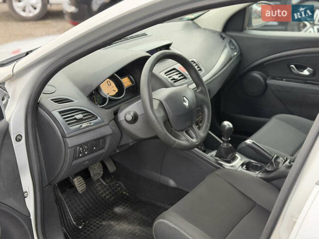 Серый Рено Меган, объемом двигателя 1.6 л и пробегом 177 тыс. км за 7250 $, фото 9 на Automoto.ua