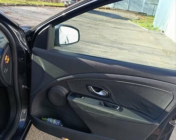 Сірий Рено Меган, об'ємом двигуна 1.5 л та пробігом 229 тис. км за 7600 $, фото 15 на Automoto.ua