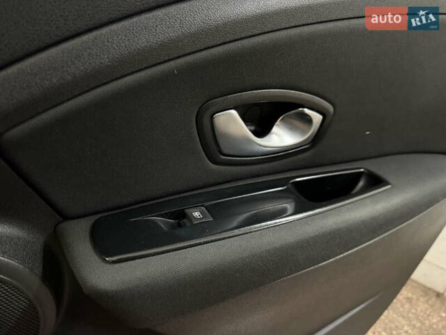 Серый Рено Меган, объемом двигателя 1.4 л и пробегом 199 тыс. км за 5499 $, фото 25 на Automoto.ua