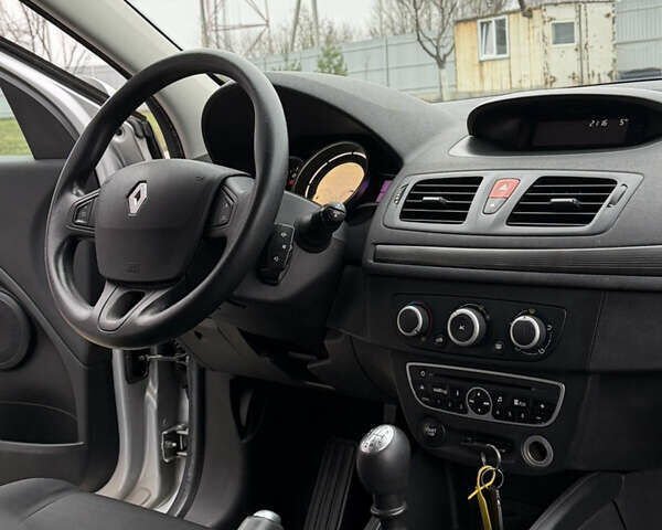 Сірий Рено Меган, об'ємом двигуна 1.6 л та пробігом 182 тис. км за 6699 $, фото 35 на Automoto.ua