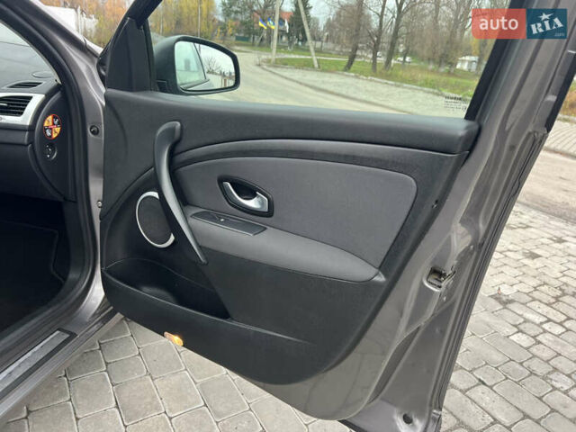 Сірий Рено Меган, об'ємом двигуна 1.5 л та пробігом 199 тис. км за 8250 $, фото 35 на Automoto.ua