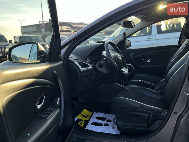 Сірий Рено Меган, об'ємом двигуна 1.46 л та пробігом 208 тис. км за 7800 $, фото 17 на Automoto.ua