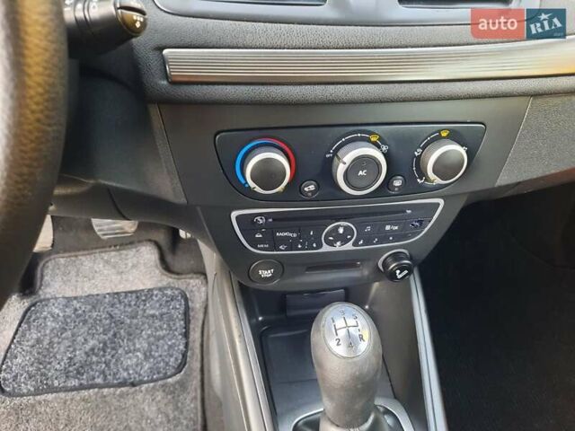 Серый Рено Меган, объемом двигателя 1.6 л и пробегом 201 тыс. км за 7700 $, фото 41 на Automoto.ua