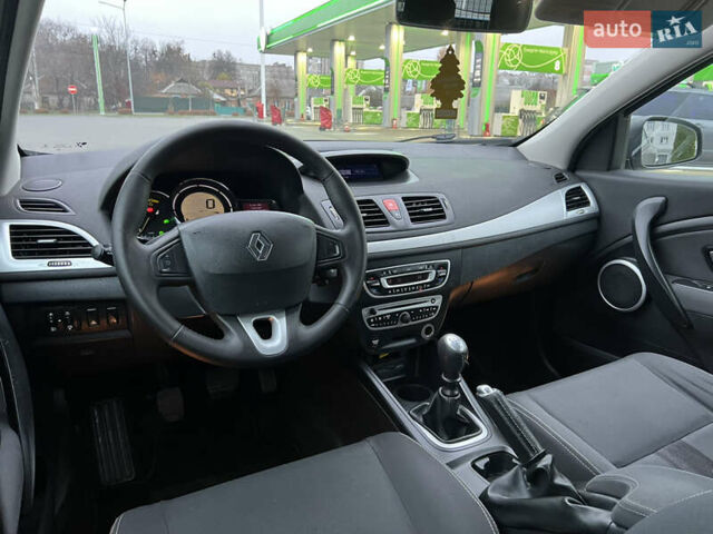 Серый Рено Меган, объемом двигателя 1.46 л и пробегом 220 тыс. км за 7900 $, фото 24 на Automoto.ua