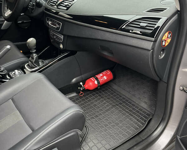 Сірий Рено Меган, об'ємом двигуна 1.46 л та пробігом 237 тис. км за 6550 $, фото 59 на Automoto.ua