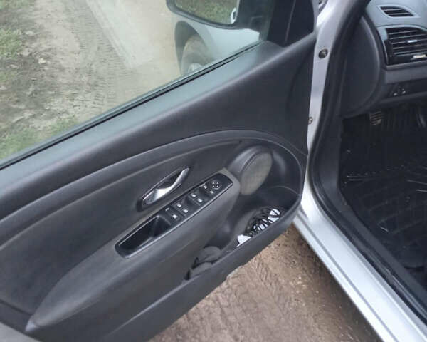 Серый Рено Меган, объемом двигателя 1.5 л и пробегом 228 тыс. км за 6800 $, фото 7 на Automoto.ua