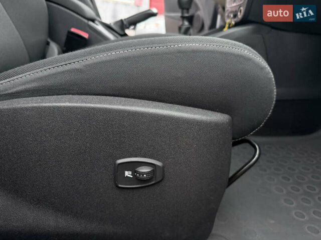Сірий Рено Меган, об'ємом двигуна 1.6 л та пробігом 182 тис. км за 6699 $, фото 30 на Automoto.ua