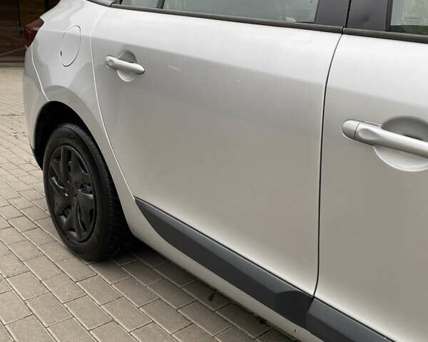 Серый Рено Меган, объемом двигателя 1.5 л и пробегом 277 тыс. км за 6999 $, фото 9 на Automoto.ua